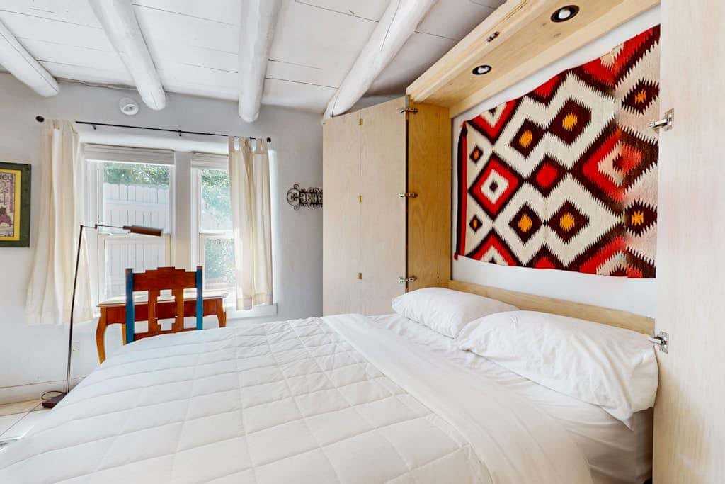 Casita Tesoro - Walk to Plaza, AC, Pet Friendly