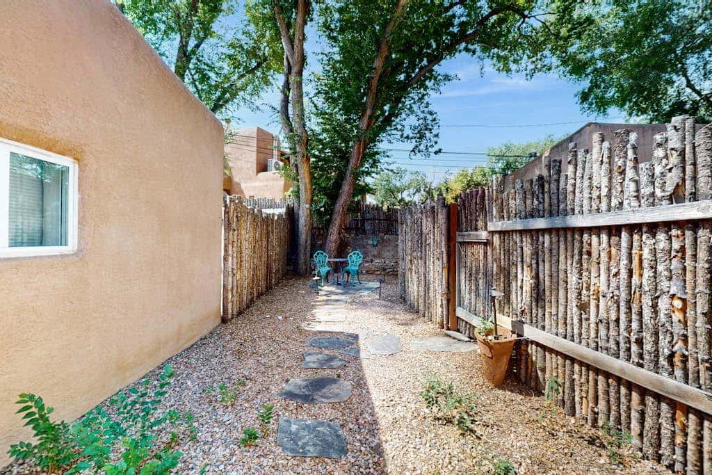 Casita Tesoro - Walk to Plaza, AC, Pet Friendly
