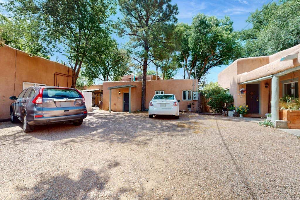 Casita Tesoro - Walk to Plaza, AC, Pet Friendly