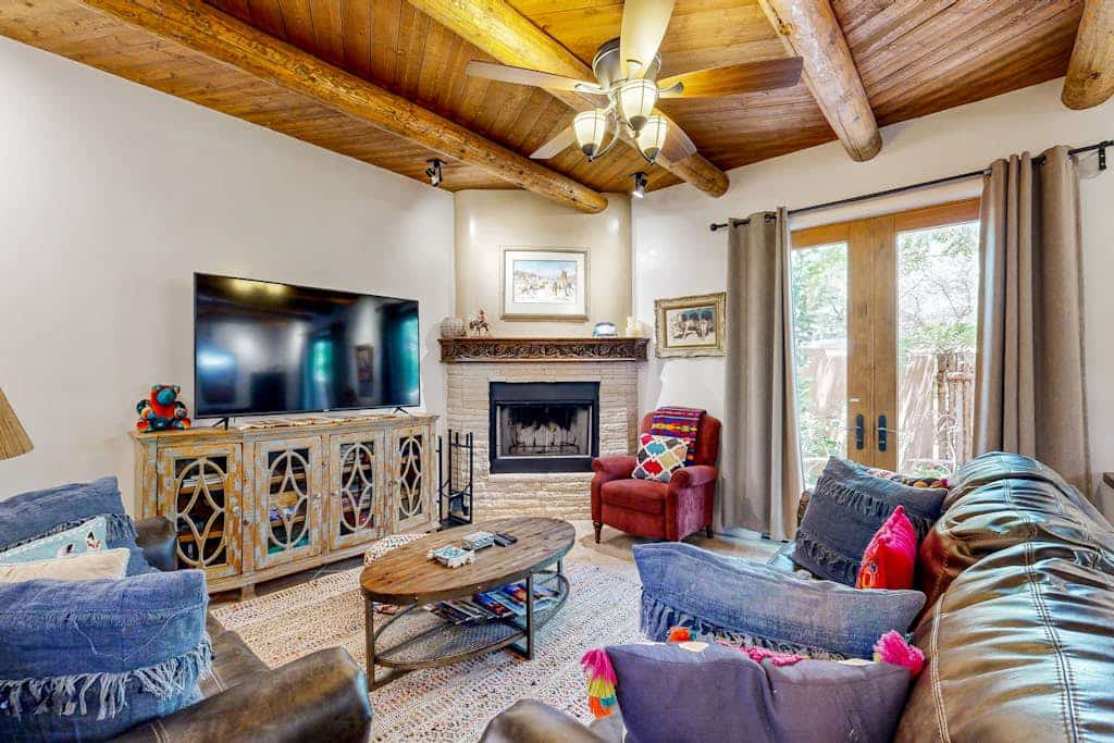 Welcome to Casa Del Norte, a stylish two-level townhome a short walk from Santa Fe's historic Plaza. Inside, classic vigas, two fireplaces, and a chef's kitchen meet easy modern comfort. Step out to a private walled courtyard of flagstone, perfect for morning coffee or an evening glass of wine under the stars. After a day of galleries, green chile, and mountain air, unwind in the primary suite's jetted tub. A garage and driveway parking make downtown Santa Fe feel effortless.