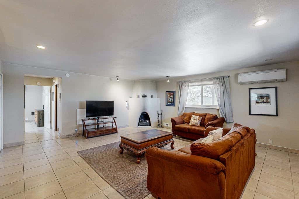Old Santa Fe Manor- 3 Acre Escape, 10 min to Plaza