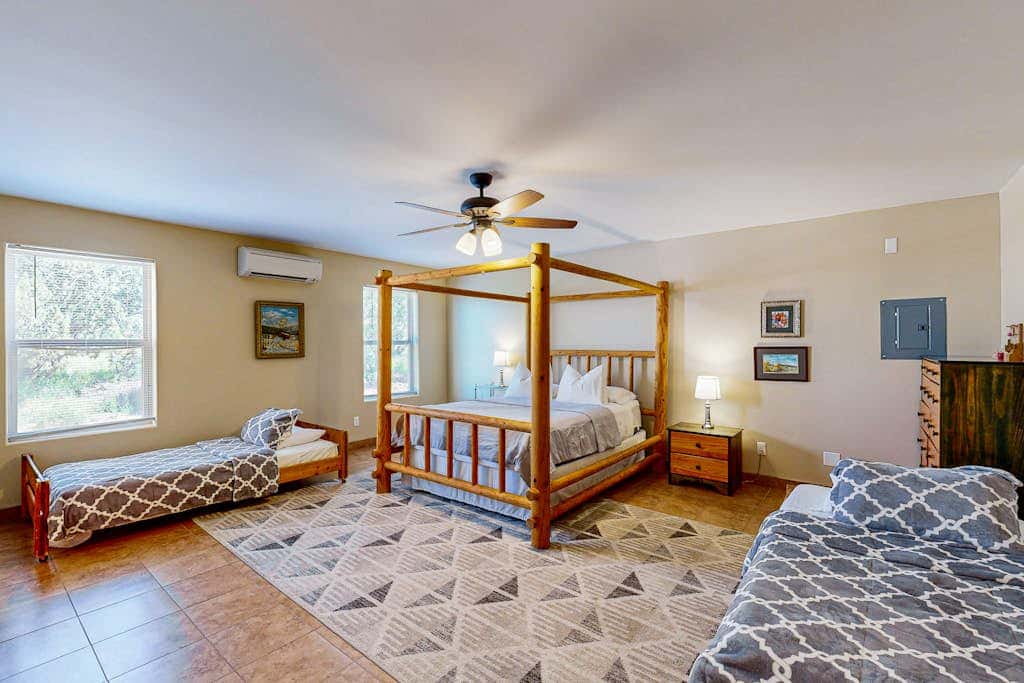 Old Santa Fe Manor- 3 Acre Escape, 10 min to Plaza