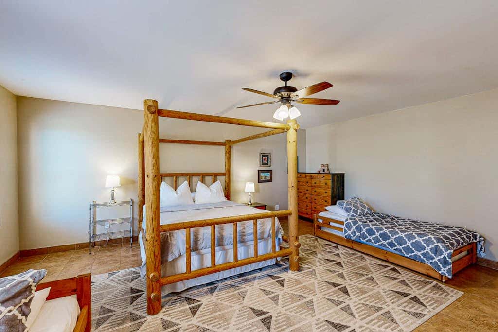 Old Santa Fe Manor- 3 Acre Escape, 10 min to Plaza