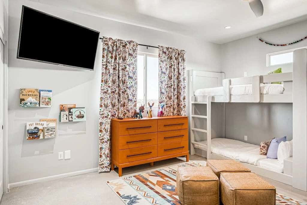 Casa Ponderosa - Hot Tub, Bunk Room, Pet Friendly