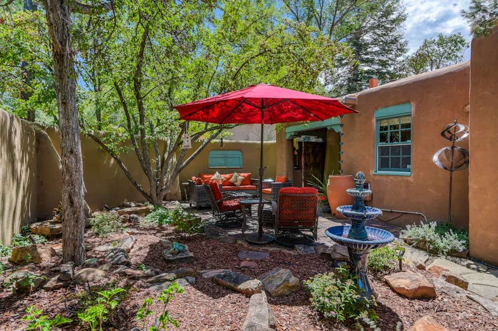 Nestled in Santa Fe’s Historic Eastside, Casa De Muñeco is a charming adobe-style retreat just a short stroll from the iconic Canyon Road and about a mile-and-a-half from the Santa Fe Farmers Market. Perfect for couples or small families, this cozy home blends classic Southwestern character with modern comfort. 