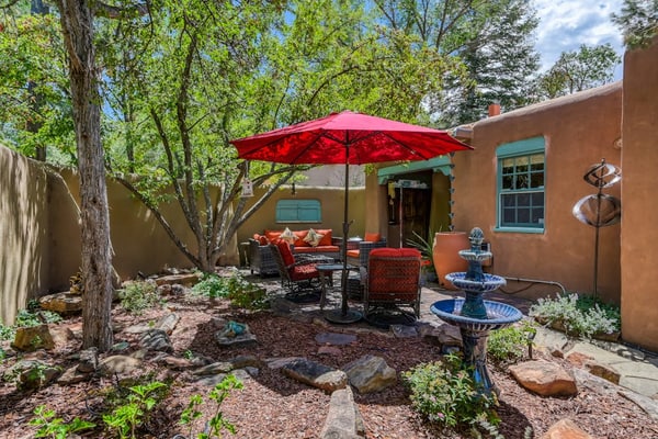 Nestled in Santa Fe’s Historic Eastside, Casa De Muñeco is a charming adobe-style retreat just a short stroll from the iconic Canyon Road and about a mile-and-a-half from the Santa Fe Farmers Market. Perfect for couples or small families, this cozy home blends classic Southwestern character with modern comfort.