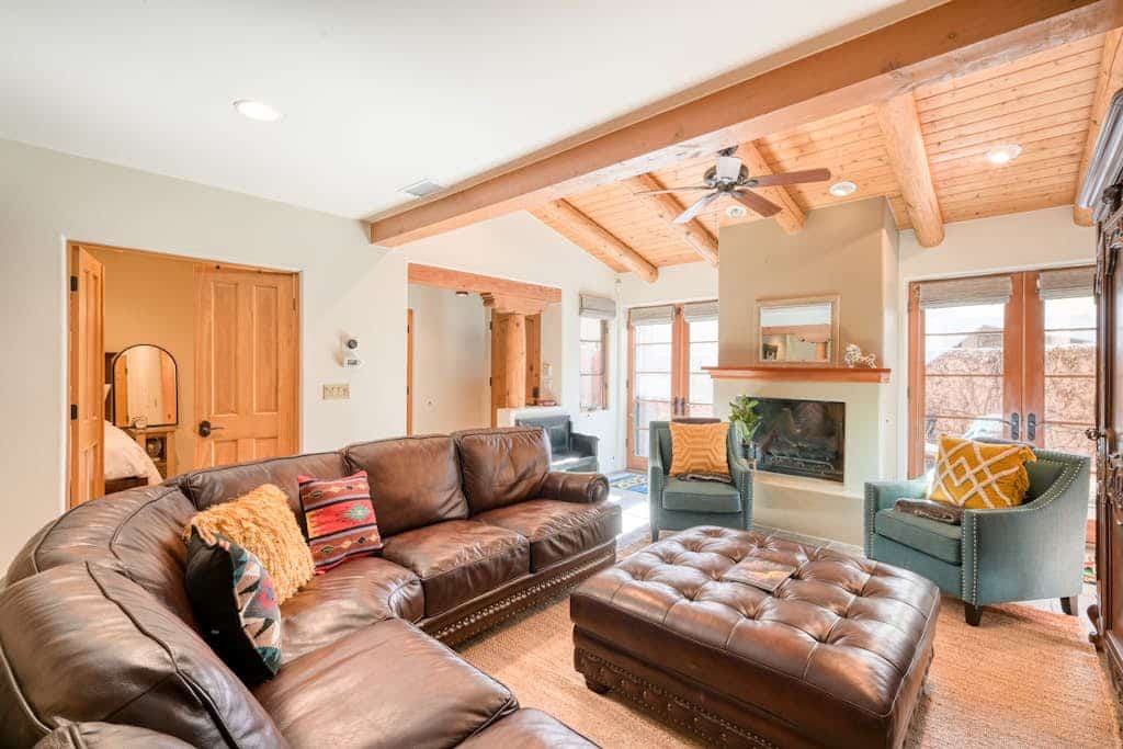 Experience the heart of Santa Fe from this gorgeous townhome, where unbeatable walkability meets sophisticated Southwest comfort. Whether you are here to explore world-class art, indulge in the local culinary scene, or recharge in a stylish mountain sanctuary, this getaway offers the perfect home base for your next vacation.