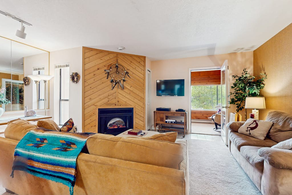 Gold Dust F3 - Walk to Ski, Hike, Bike & Dining