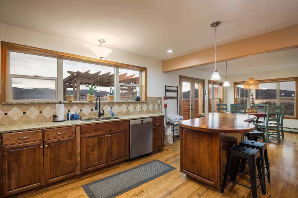 Sunrise Vista Villa - Mountain Views, Hot Tub
