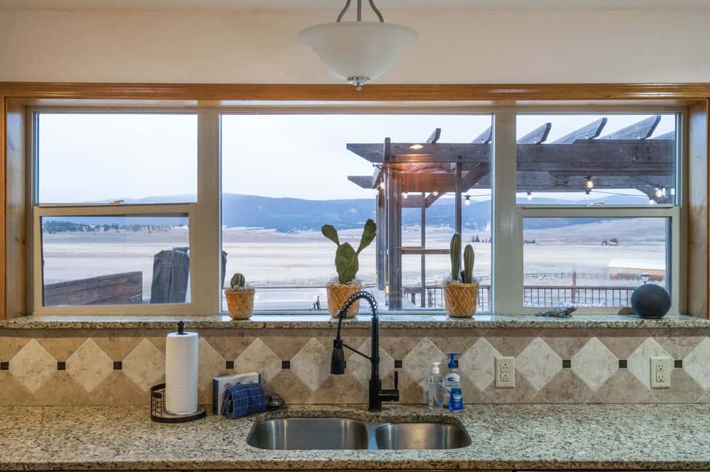 Sunrise Vista Villa - Mountain Views, Hot Tub