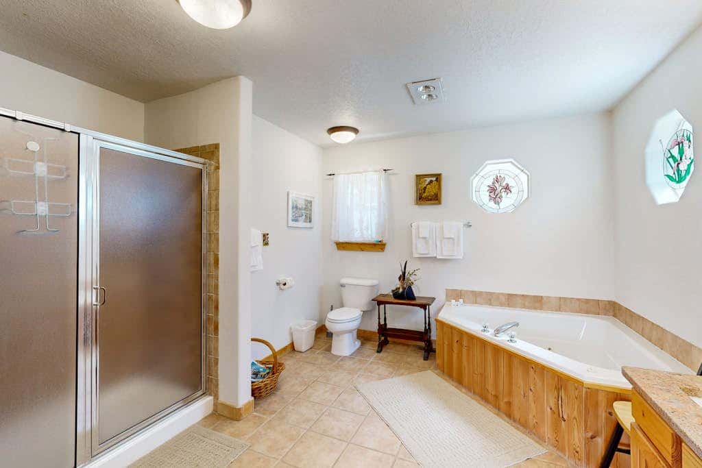 El Camino Real Retreat - Views, Hot Tub & Pets Ok