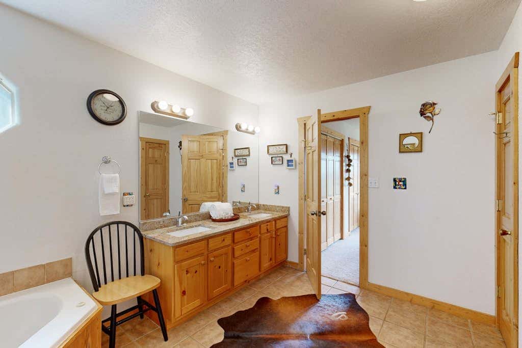 El Camino Real Retreat - Views, Hot Tub & Pets Ok