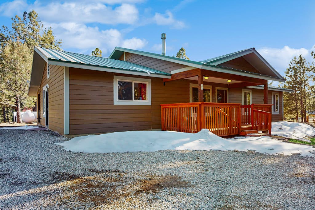 Valley Views Cottage - Close to Ski Slopes & Town