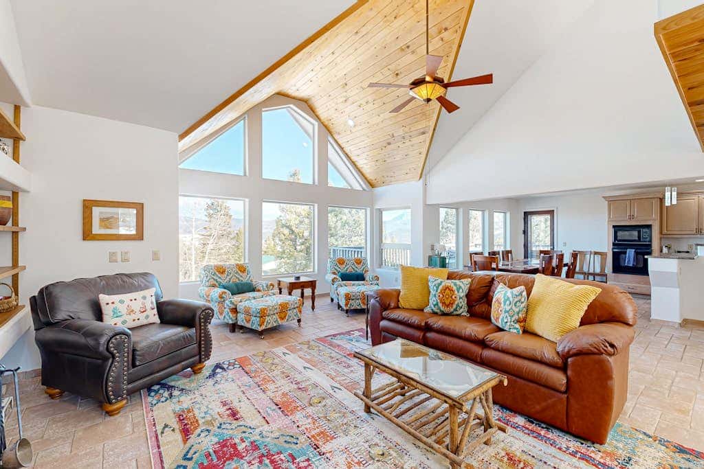 Southwest Heaven - Sweeping Views, Hot Tub & Deck