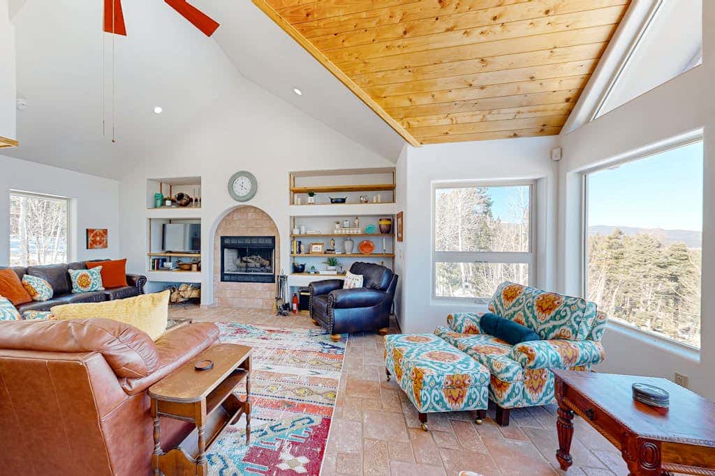 Southwest Heaven - Sweeping Views, Hot Tub & Deck