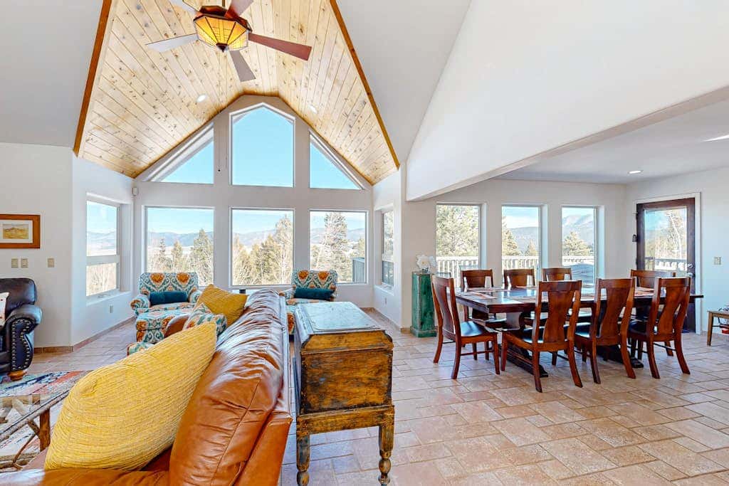 Southwest Heaven - Sweeping Views, Hot Tub & Deck