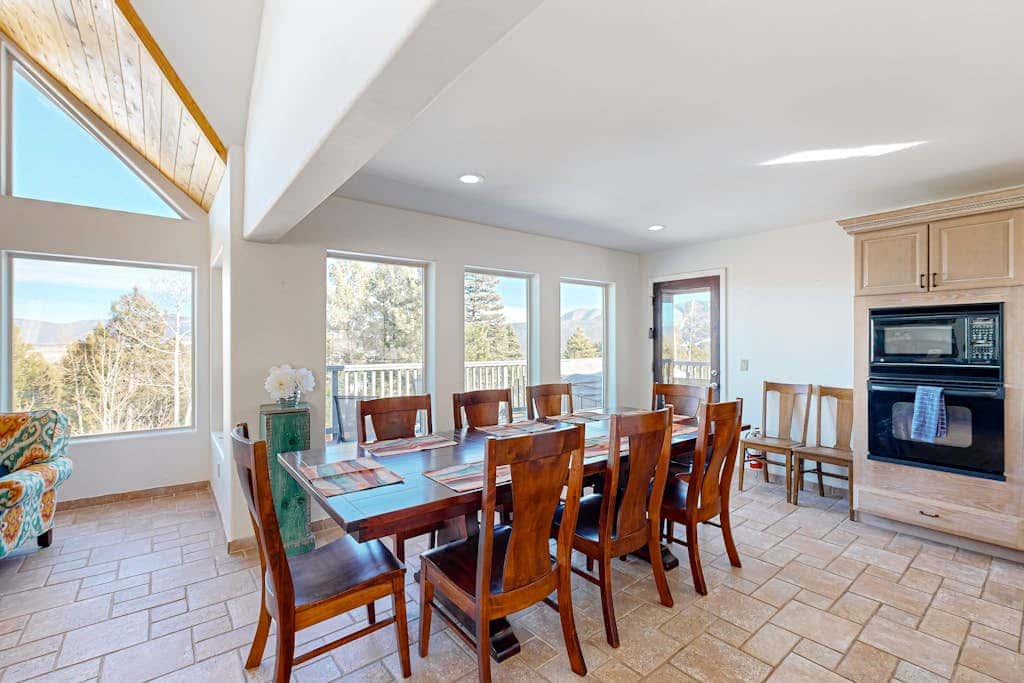 Southwest Heaven - Sweeping Views, Hot Tub & Deck