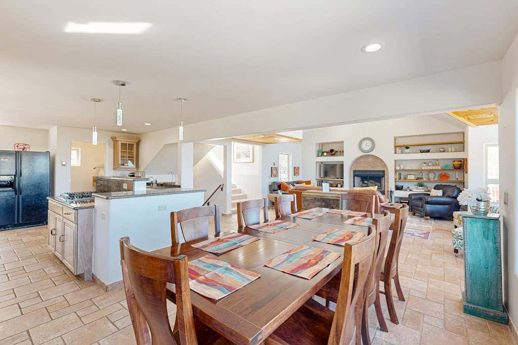 Southwest Heaven - Sweeping Views, Hot Tub & Deck