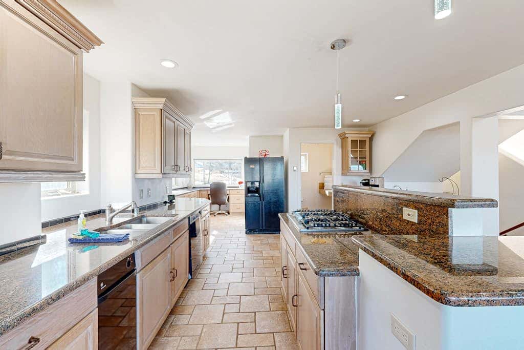 Southwest Heaven - Sweeping Views, Hot Tub & Deck
