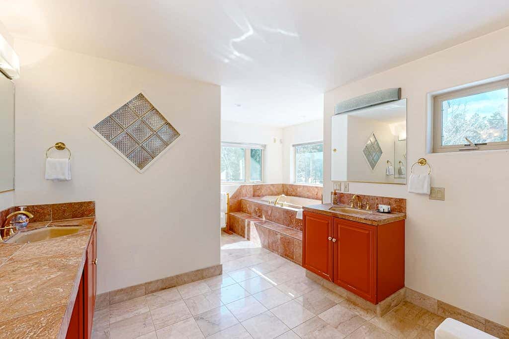 Southwest Heaven - Sweeping Views, Hot Tub & Deck
