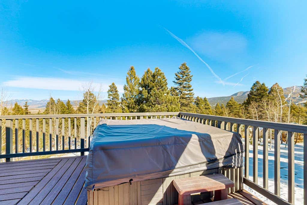 Southwest Heaven - Sweeping Views, Hot Tub & Deck