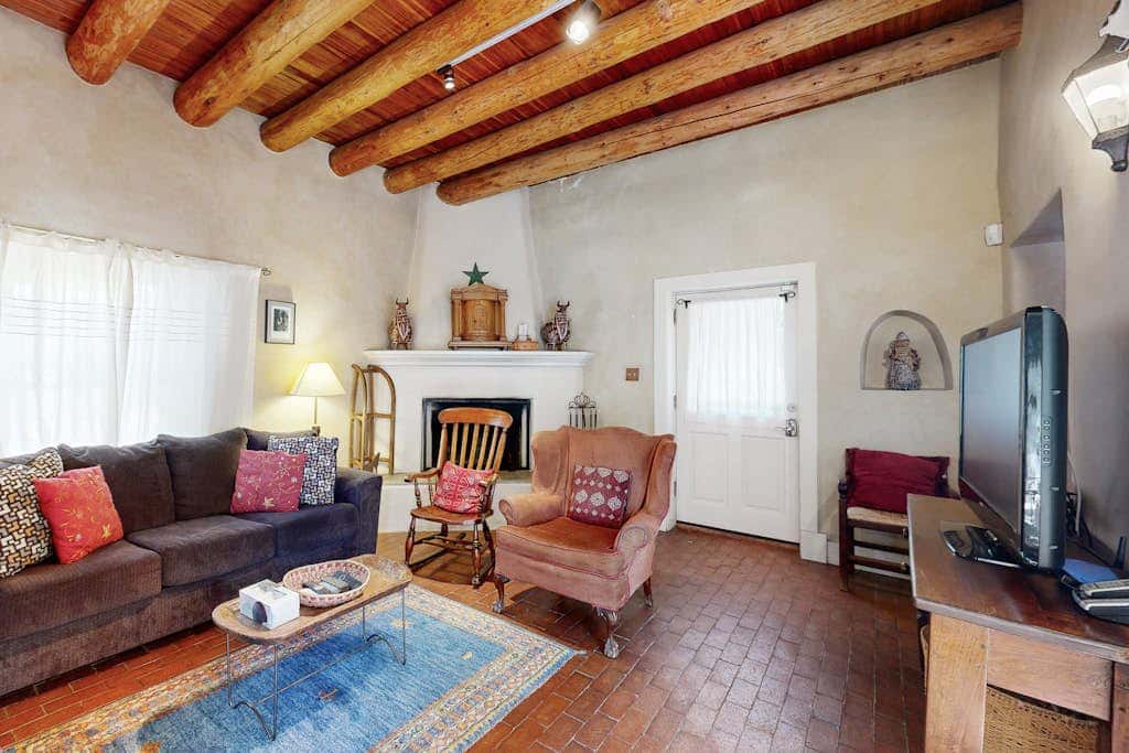 Casa Las Rosas - Historic Adobe Near Plaza