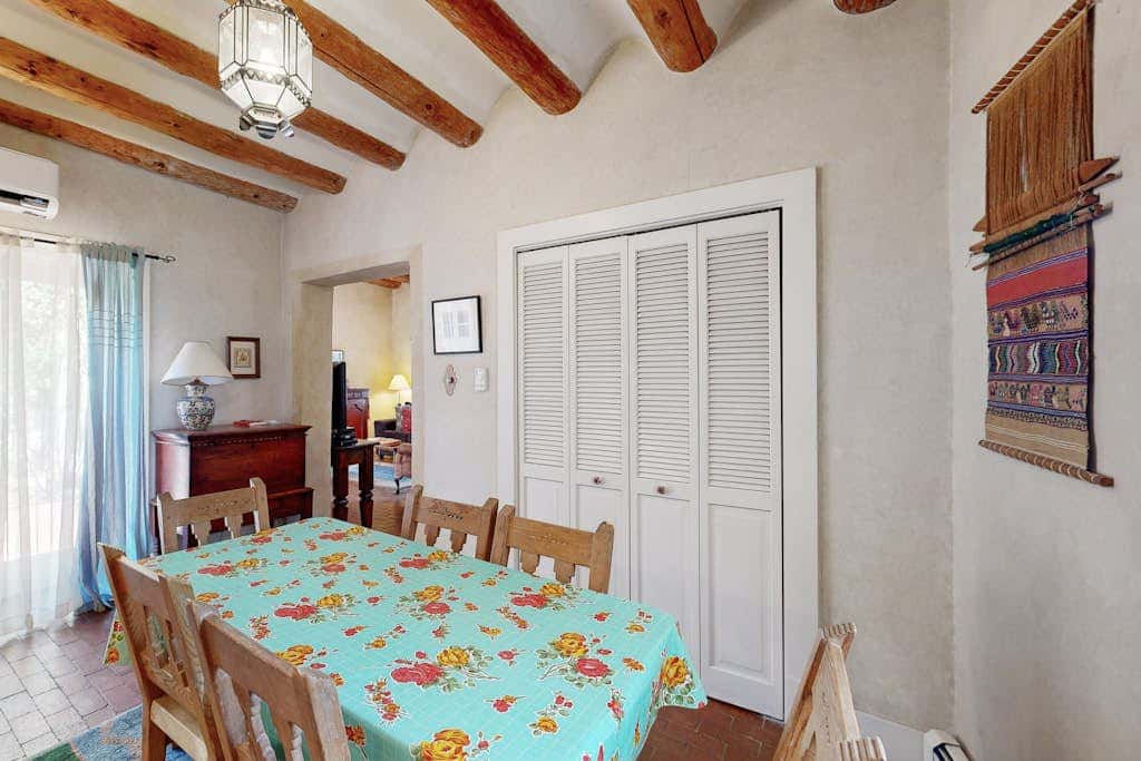 Casa Las Rosas - Historic Adobe Near Plaza