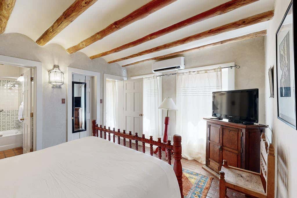 Casa Las Rosas - Historic Adobe Near Plaza