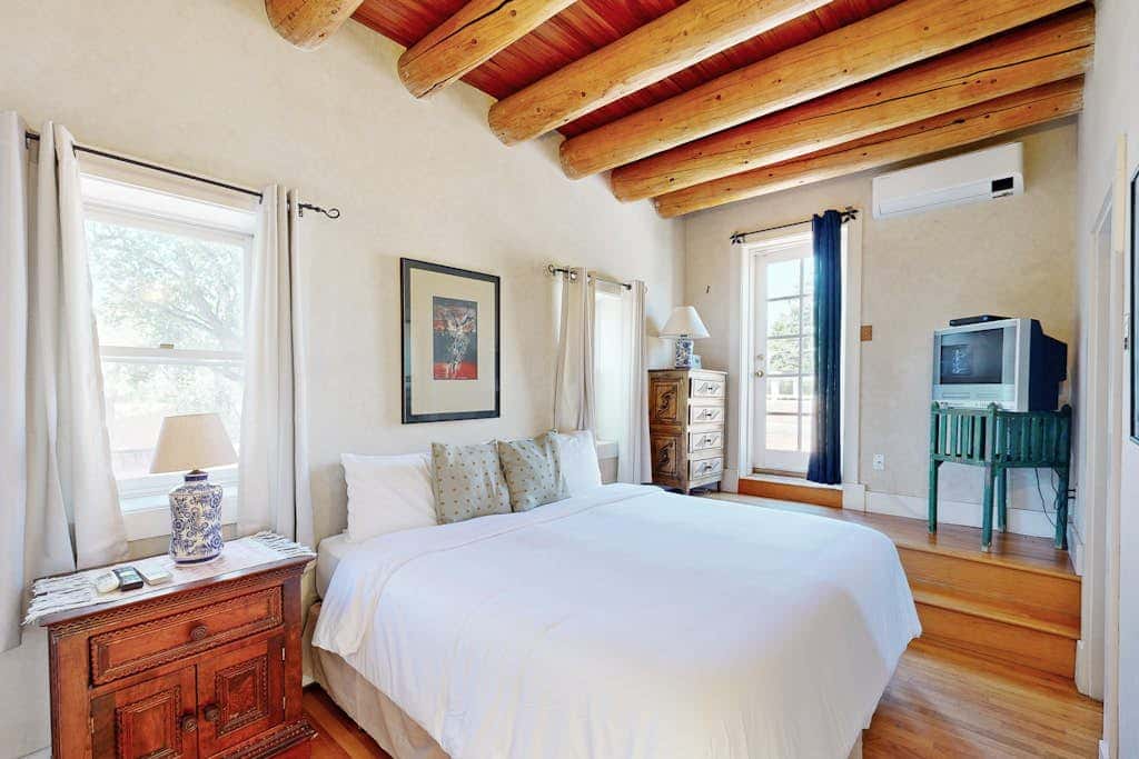 Casa Las Rosas - Historic Adobe Near Plaza