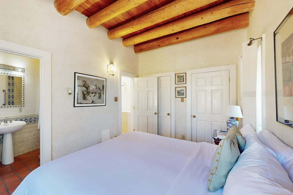 Casa Las Rosas - Historic Adobe Near Plaza