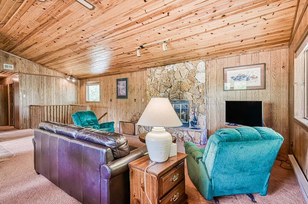 Trailhead Retreat - 3 Acres, Views, Hot Tub & Sauna