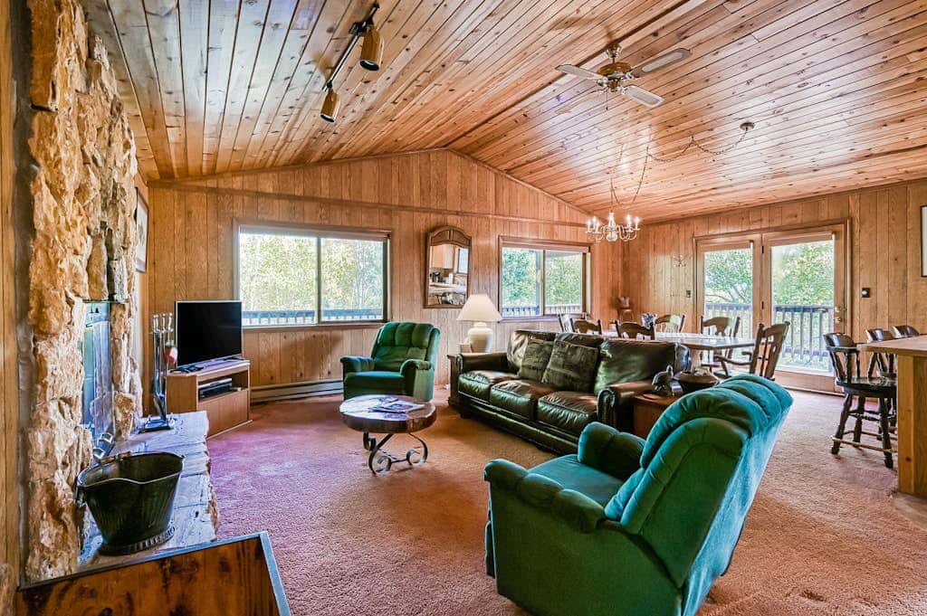 Trailhead Retreat - 3 Acres, Views, Hot Tub & Sauna