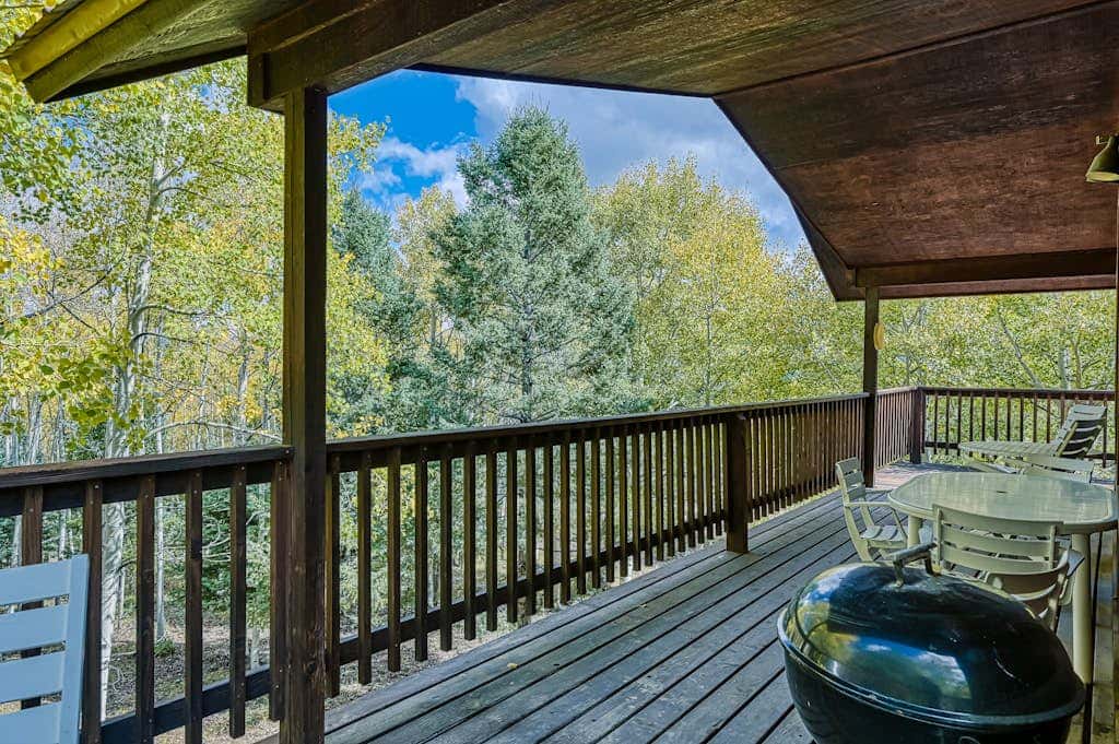 Trailhead Retreat - 3 Acres, Views, Hot Tub & Sauna
