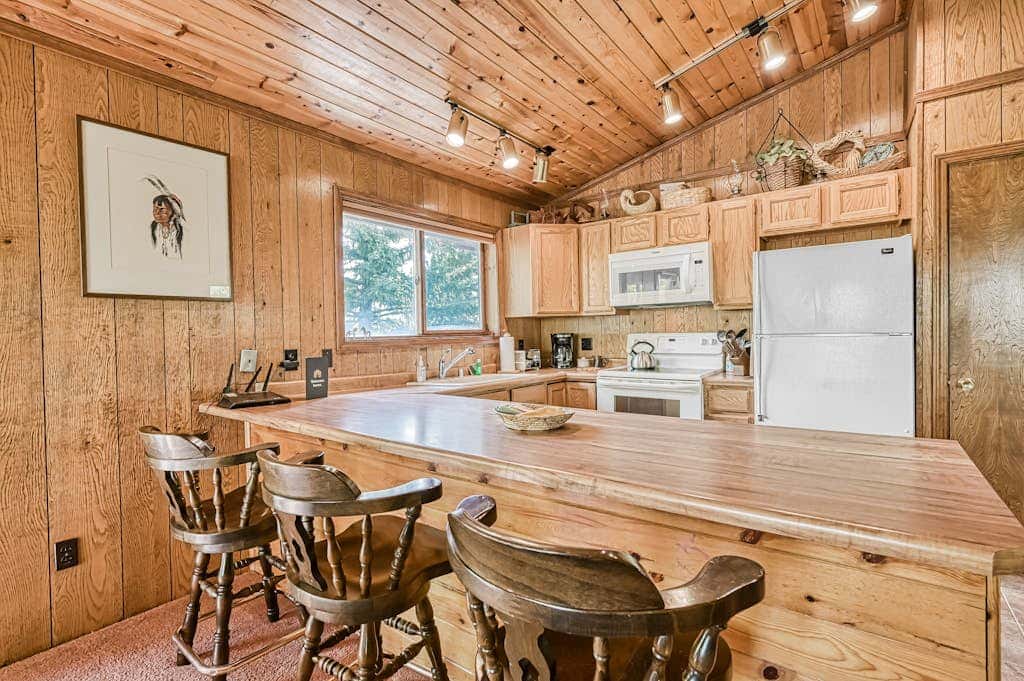 Trailhead Retreat - 3 Acres, Views, Hot Tub & Sauna