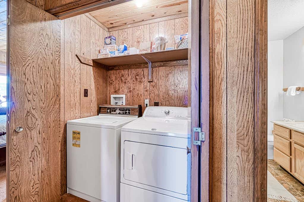 Trailhead Retreat - 3 Acres, Views, Hot Tub & Sauna