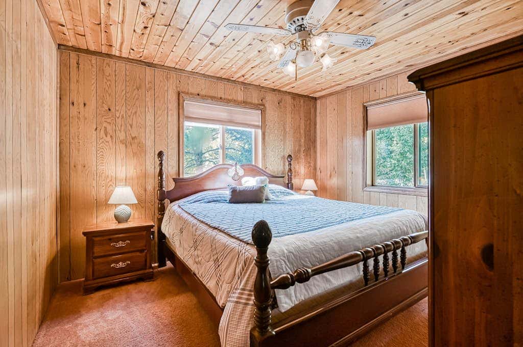 Trailhead Retreat - 3 Acres, Views, Hot Tub & Sauna