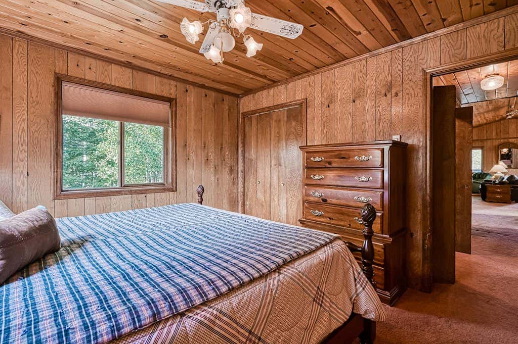 Trailhead Retreat - 3 Acres, Views, Hot Tub & Sauna