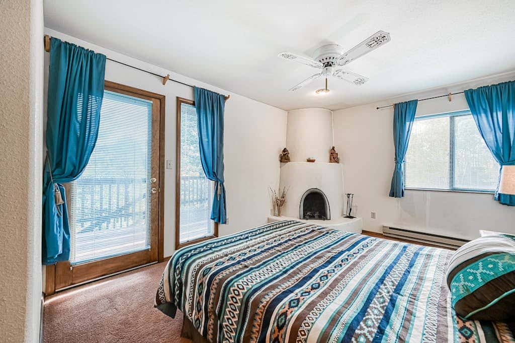 Trailhead Retreat - 3 Acres, Views, Hot Tub & Sauna