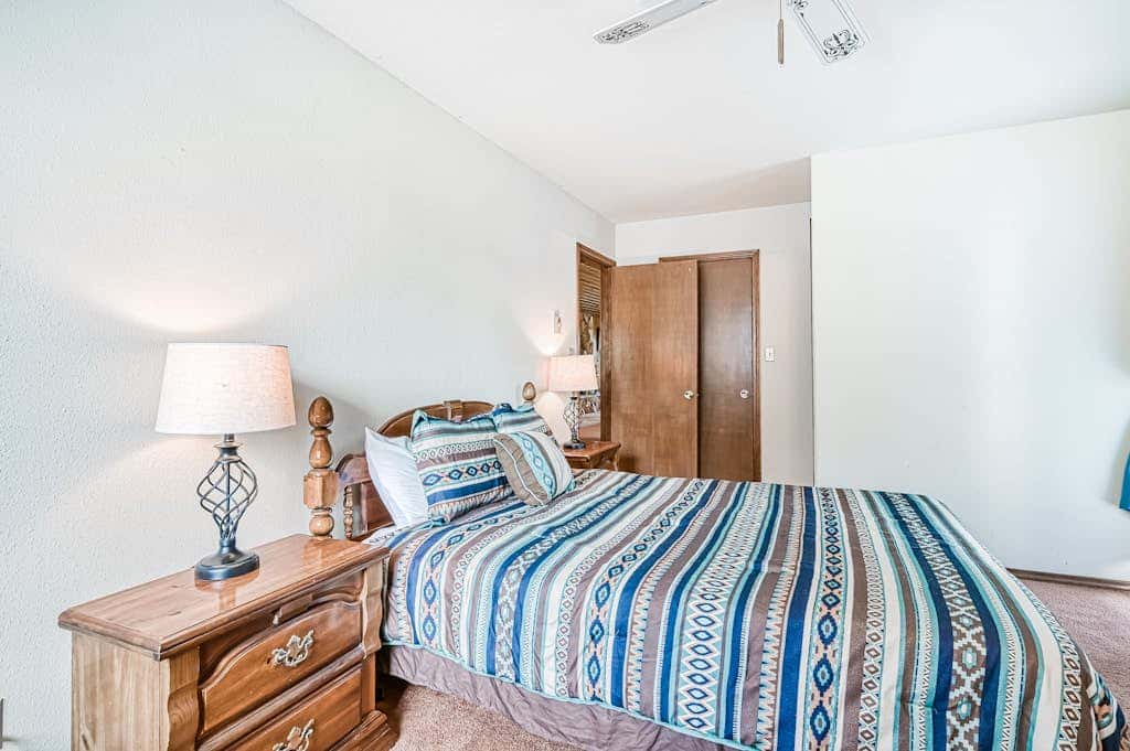Trailhead Retreat - 3 Acres, Views, Hot Tub & Sauna