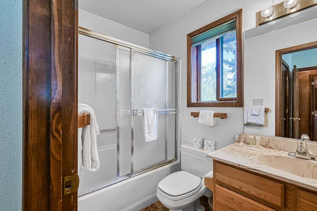 Trailhead Retreat - 3 Acres, Views, Hot Tub & Sauna