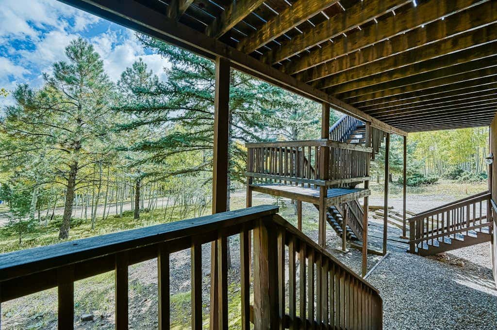 Trailhead Retreat - 3 Acres, Views, Hot Tub & Sauna