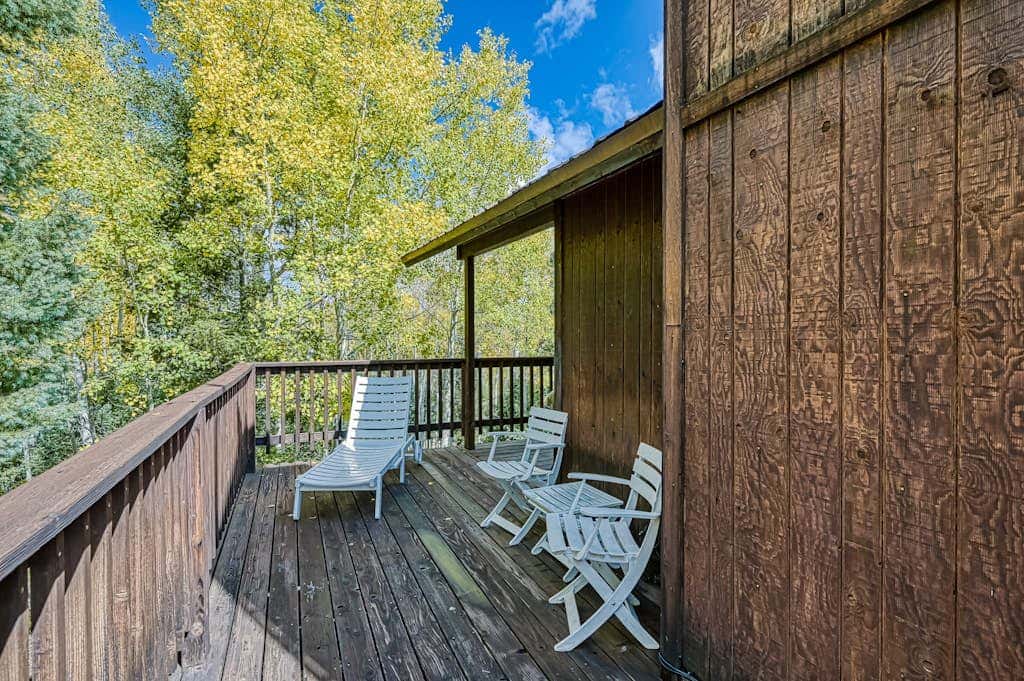 Trailhead Retreat - 3 Acres, Views, Hot Tub & Sauna
