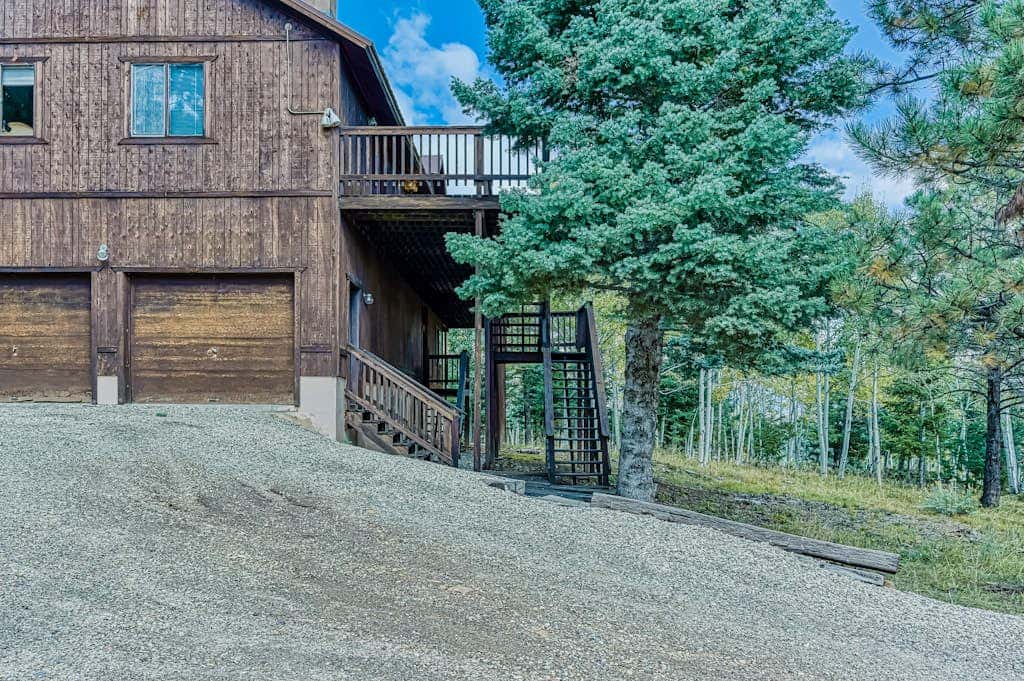 Trailhead Retreat - 3 Acres, Views, Hot Tub & Sauna