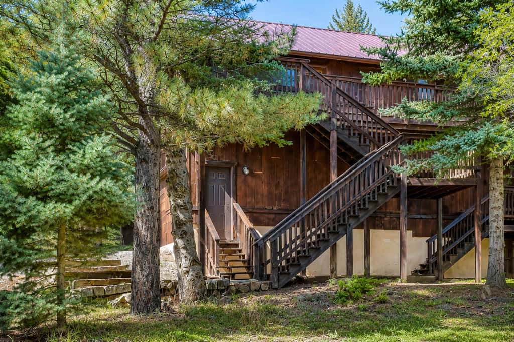 Trailhead Retreat - 3 Acres, Views, Hot Tub & Sauna