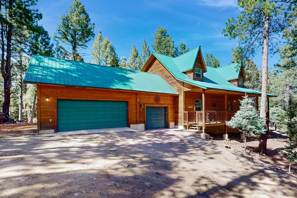 Serenity Now - Hot Tub, Fire Pit & Forest Deck