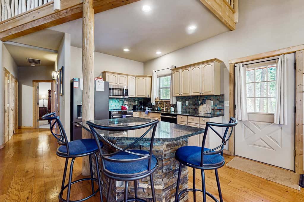Serenity Now - Hot Tub, Fire Pit & Forest Deck