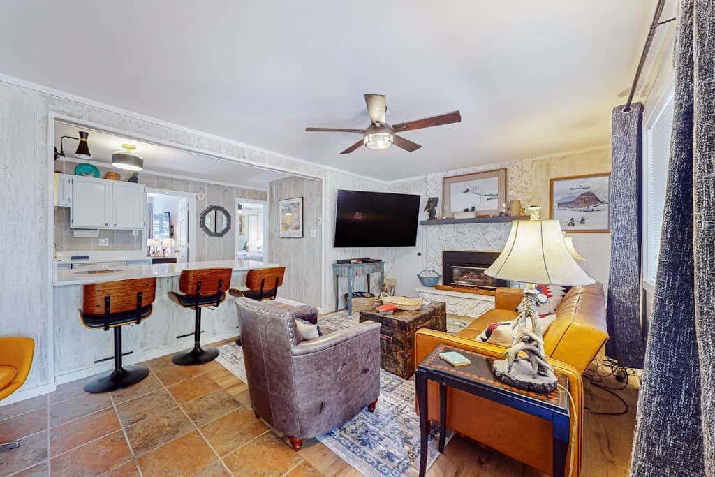 Pinetree 213 - Walk to Ski, Hike, Bike & Dining