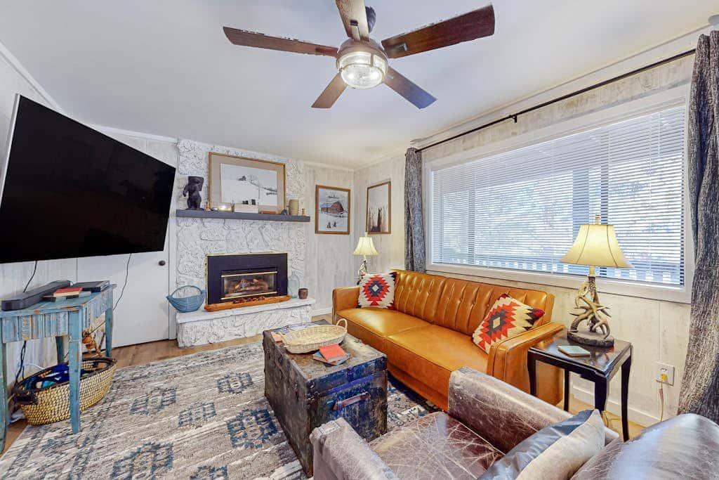 Pinetree 213 - Walk to Ski, Hike, Bike & Dining