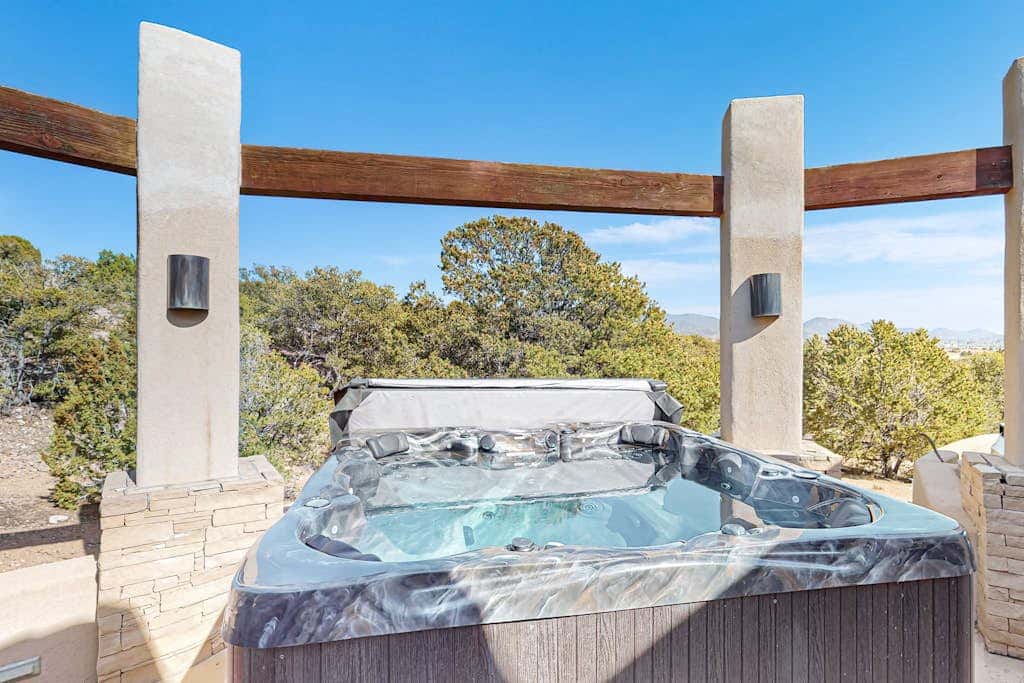 Mountain-View Magic - Huge Views, Hot Tub & Patio