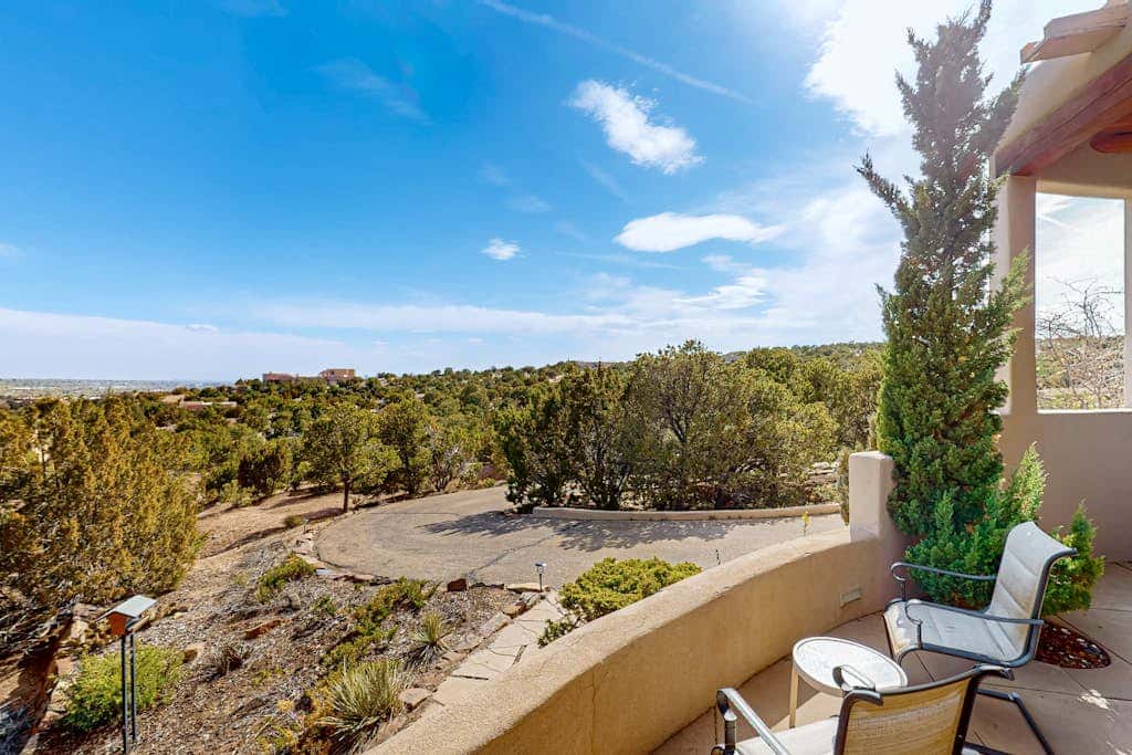 Mountain-View Magic - Huge Views, Hot Tub & Patio